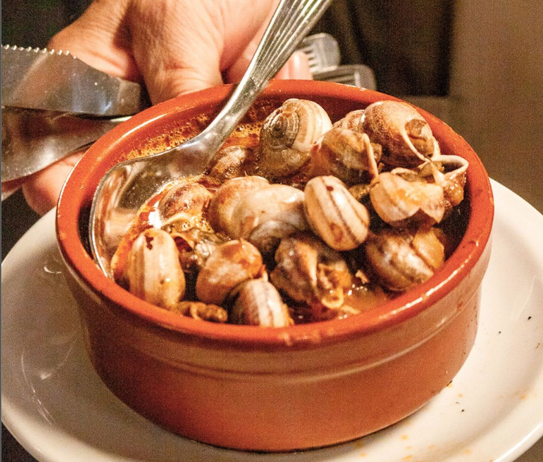 El bodegón de Buenos Aires que sirve una cazuela de caracoles deliciosa.