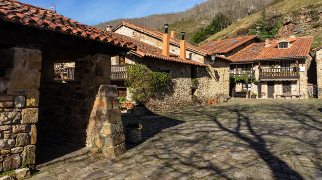 El Ayuntamiento ha enmarcado la iniciativa dentro de las dificultades crecientes para acceder a una vivienda en Vega de Liébana y su entorno.&nbsp;