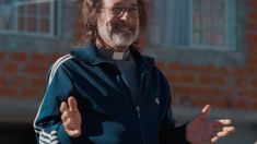 Fuerte crítica de un integrante de Airbag a la nueva película de Francella: Es de envidioso pegarle a un cura villero Fuerte crítica de un integrante de Airbag a la nueva película de Francella: Es de envidioso pegarle a un cura villero