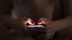 El tradicional texto que aparecía en la parte superior del chat será reemplazado por un diseño más discreto y moderno El tradicional texto que aparecía en la parte superior del chat será reemplazado por un diseño más discreto y moderno