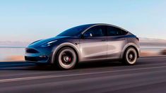 Video viral: un policía intenta detener a un auto sin chofer Video viral: un policía intenta detener a un auto sin chofer