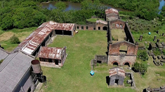 Sobresale el Museo del Oro, un espacio dedicado a preservar y difundir la historia de su actividad minera. Sobresale el Museo del Oro, un espacio dedicado a preservar y difundir la historia de su actividad minera.
