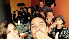 Matías Alé y su mujer: chicana y foto dedicada a Mirtha Legrand y a Sabrina Ravelli en pleno almuerzo Matías Alé y su mujer: chicana y foto dedicada a Mirtha Legrand y a Sabrina Ravelli en pleno almuerzo