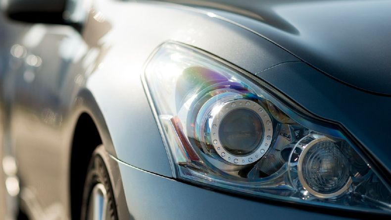 Cómo limpiar los faroles del auto