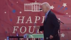 Joe Biden volvió a mostrarse desorientado en un acto oficial en Estados Unidos. Joe Biden volvió a mostrarse desorientado en un acto oficial en Estados Unidos.