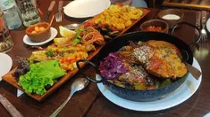 Hay una constante renovación en la carta, por lo que se sugiere revisar en la puerta cuáles son las recomendaciones. Hay una constante renovación en la carta, por lo que se sugiere revisar en la puerta cuáles son las recomendaciones.