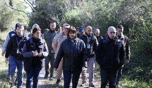 Patricia Bullrich acompañó un megaoperativo en el campo de la abuela de Loan. Patricia Bullrich acompañó un megaoperativo en el campo de la abuela de Loan.