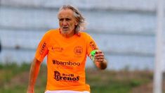 Carmona acaba de debutar en el club número 50 de su carrera. Carmona acaba de debutar en el club número 50 de su carrera.