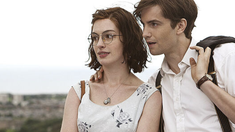Basada en la célebre novela homónima de David Nicholls, Siempre el mismo día es una nueva miniserie que sigue la historia de amor de Emma y Dex a lo largo de 20 años.