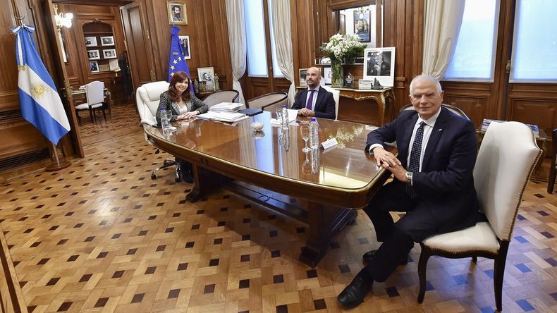 Cristina junto a Borrell Fontelles y Sánchez Rico.