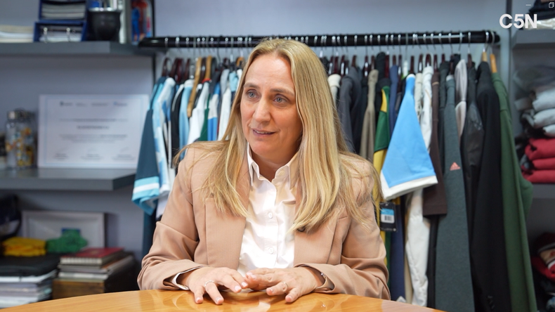 Daniela Rabinovich es la presidenta y directora de RA Intertrading, empresa líder en confección de camisetas de fútbol.