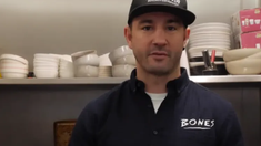 Lee Skeet, dueño de un restaurante en Gales. Lee Skeet, dueño de un restaurante en Gales.