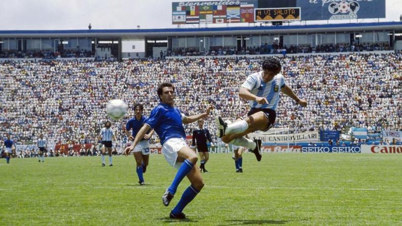 El gol de Diego Maradona a Italia  