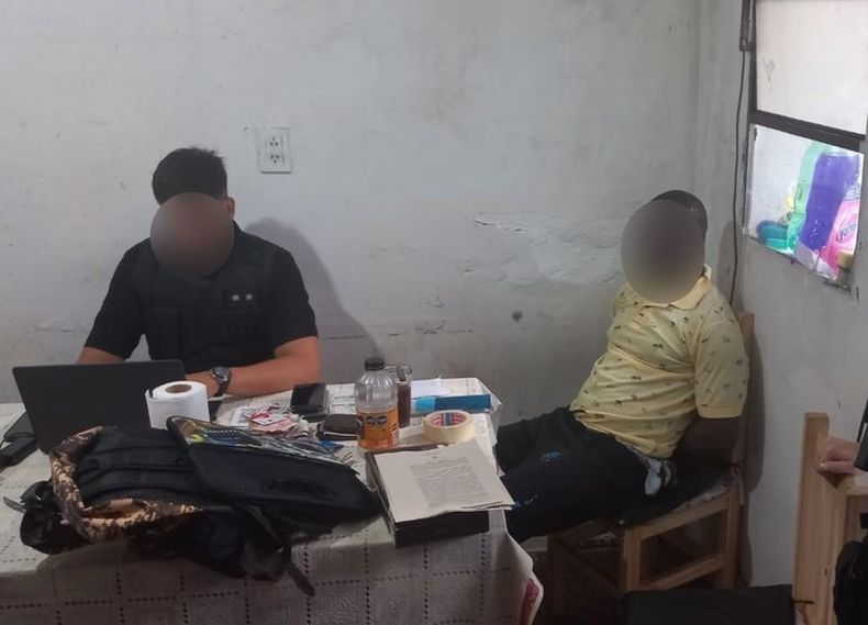 El detenido fue identificado como Oyeniyi y tiene 43 años.