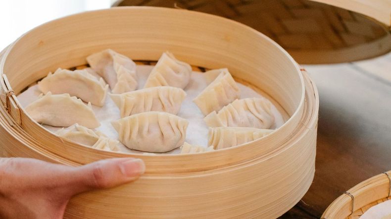 Además, muchos de ellos incluyen ingredientes que no son fácilmente accesibles o que presentan un costo elevado, lo que aumenta aún más el desafío de cocinarlos.  