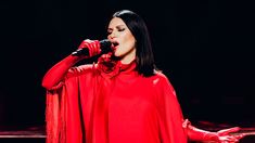 Laura Pausini se plantó frente al píblico VIP.