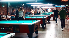 En este bar de la Ciudad Autónoma de Buenos Aires se puede jugar al pool, ping pong y metegol. En este bar de la Ciudad Autónoma de Buenos Aires se puede jugar al pool, ping pong y metegol.