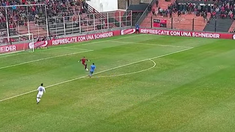 El insólito blooper del arquero Sebastián Sosa. El insólito blooper del arquero Sebastián Sosa.