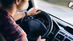 Le sacaron la licencia al hombre que destruyó el parabrisas del colectivo. Le sacaron la licencia al hombre que destruyó el parabrisas del colectivo.