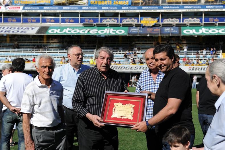 Ratt&iacute;n fue homenajeado por Boca en 2015.&nbsp;
