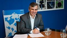 Se bajó el candidato a gobernador por la provincia de Buenos Aires de Milei.