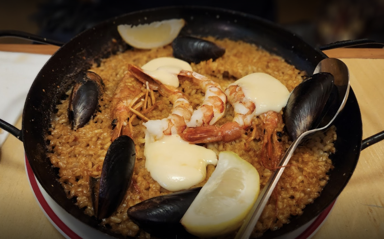 Ofrece un menú semanal de calidad, a un precio accesible con opciones de delivery y take away.