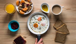 Si se omite el desayuno en esa franja horaria, el cuerpo interpreta la ausencia de alimentos como un evento estresante.