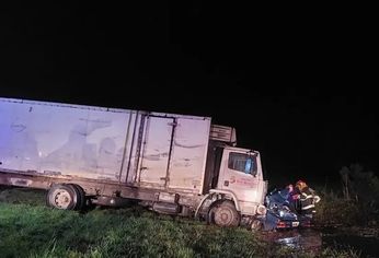 El choque entre un camión y un automóvil dejó un saldo de 7 muertos.&nbsp;