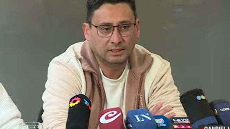 El papá de Agostina Vega en conferencia de prensa junto a su abogada.