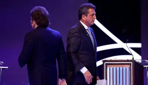 El frío saludo entre Javier Milei y Sergio Massa.