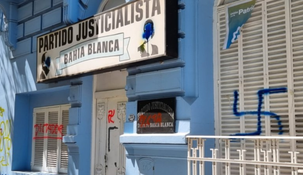 Aparecieron insultos y otros mensajes de odio en una sede del PJ bahiense