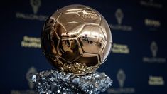Este exjugador ganó el Balón de Oro en 2005. Este exjugador ganó el Balón de Oro en 2005.