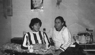 El emotivo llamado entre Diego Maradona y doña Tota : Yo juego para vos mamá.&nbsp;