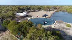 Unas termas naturales en Córdoba, que fueron descubiertas por casualidad cuando se buscaba crear un pozo. Unas termas naturales en Córdoba, que fueron descubiertas por casualidad cuando se buscaba crear un pozo.