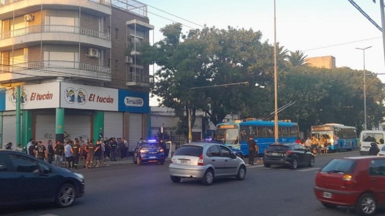 La Violencia No Da Tregua En Rosario: Incendiaron Un Taxi Y Balearon ...