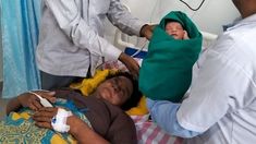 Tras varios intentos, una mujer india de 70 años dio a luz por primera vez. Tras varios intentos, una mujer india de 70 años dio a luz por primera vez.