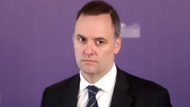 Los movimientos de dinero del jefe de Gabinete y su esposa