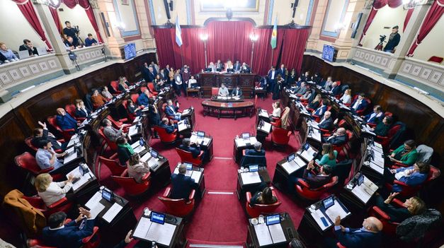 El Senado bonaerense aprobó el proyecto de reelección indefinida.