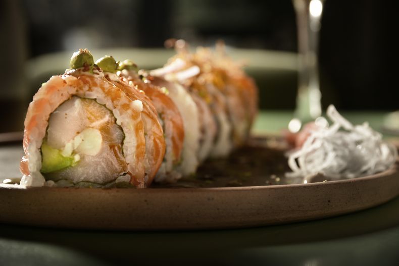 La discreta barra de Retiro donde el sushi de autor cobra vida