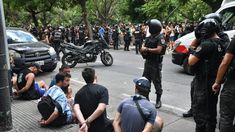 La Policía detuvo a 37 manifestantes durante la protesta contra la reforma laboral.