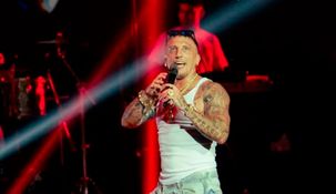 El Polaco es el intérprete de muchos éxitos de la cumbia argentina. El Polaco es el intérprete de muchos éxitos de la cumbia argentina.