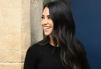 La rosarina volvió a elegir un bolso de Hermès para un evento en España.