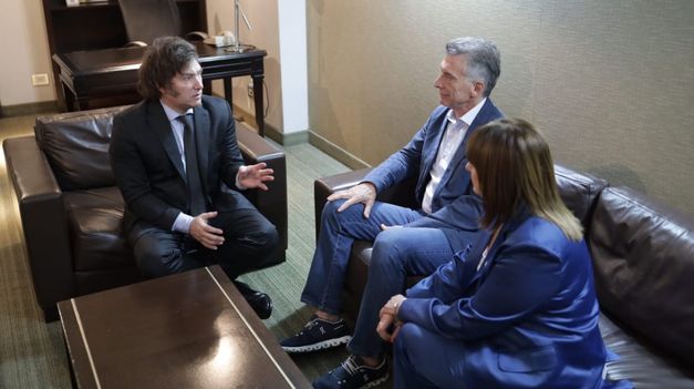 Javier Milei junto a Mauricio Macri y Patricia Bullrich.
