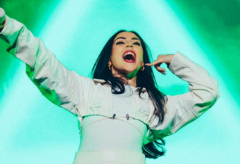 Nicki Nicole dio su primer show tras la muerte de su padre.