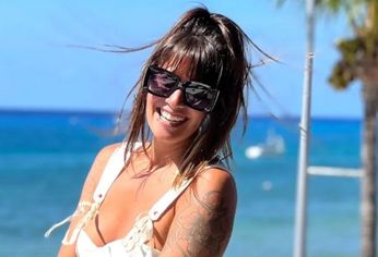 La modelo disfruta de otro día de calor en méxico vistiendo su microbikini favorita.