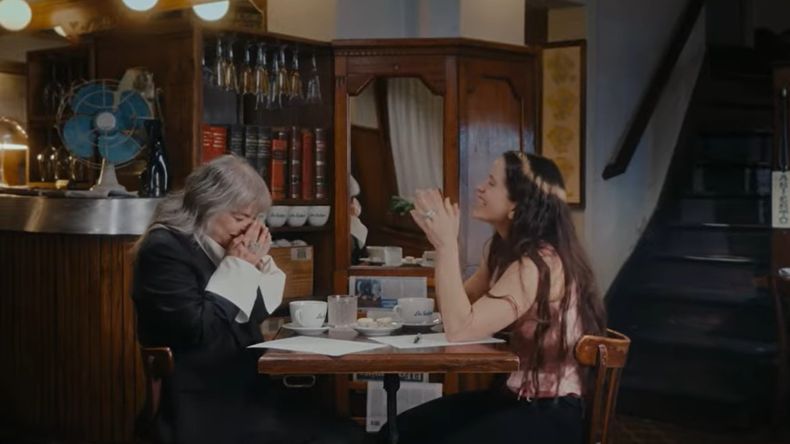 Mariana Enriquez y Rosalía en una entrevista distinta.&nbsp;