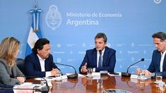 Massa junto a Royón (Energía), Sáenz (gobernador de Salta) y Katopodis (Obras Públicas).