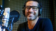 El periodista logró una carrera profesional en radio y televisión. El periodista logró una carrera profesional en radio y televisión.