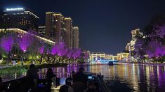 Una travesía en barco por el río Liangma, en Beijing. Una travesía en barco por el río Liangma, en Beijing.