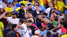 Según trascendió, la pelea comenzó dentro del campo de juego cuando Luis Suárez increpó a Miguel Ángel Borja Según trascendió, la pelea comenzó dentro del campo de juego cuando Luis Suárez increpó a Miguel Ángel Borja